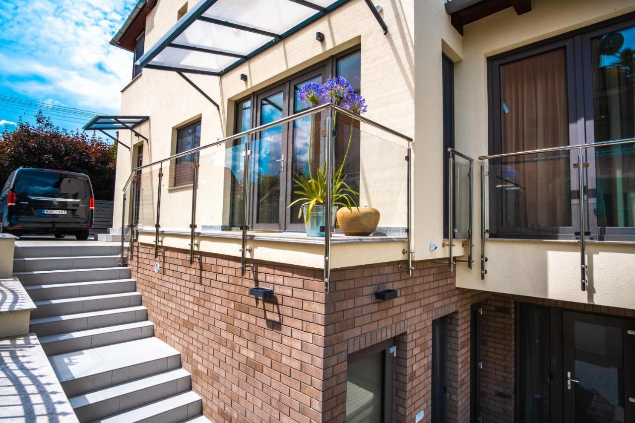 Kiss-Henezi Guest House Keszthely Exterior foto