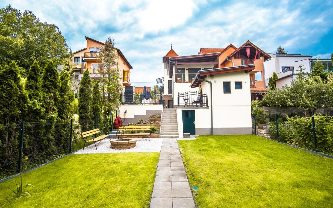 Kiss-Henezi Guest House Keszthely Exterior foto
