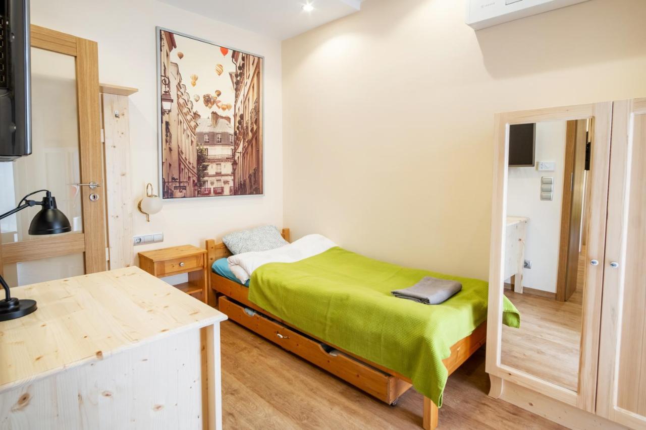 Kiss-Henezi Guest House Keszthely Exterior foto