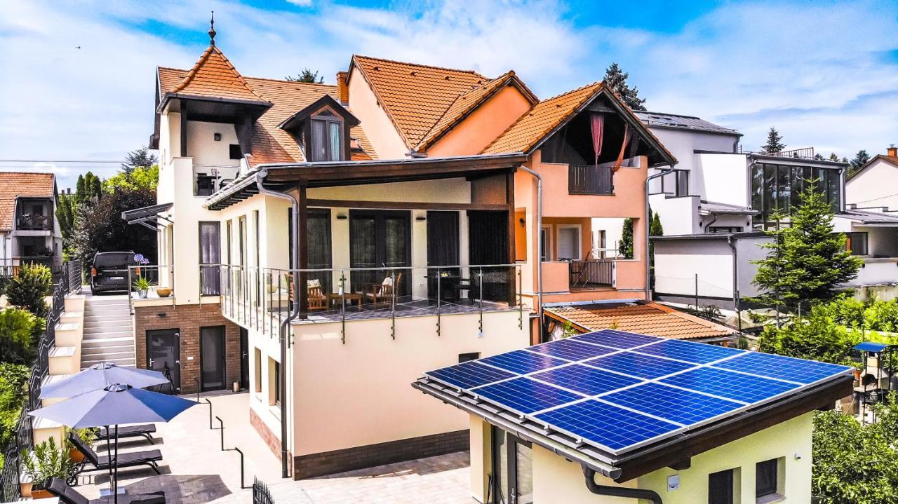 Kiss-Henezi Guest House Keszthely Exterior foto