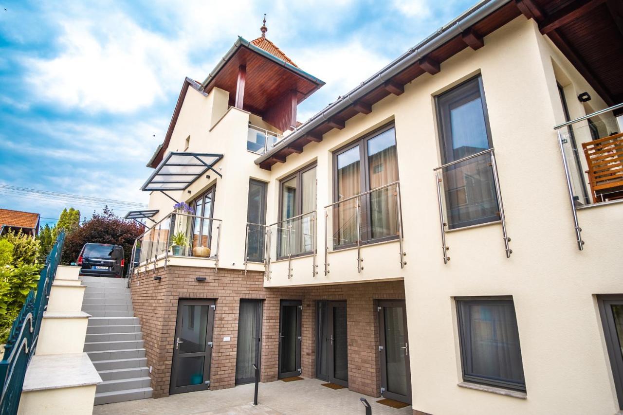 Kiss-Henezi Guest House Keszthely Exterior foto